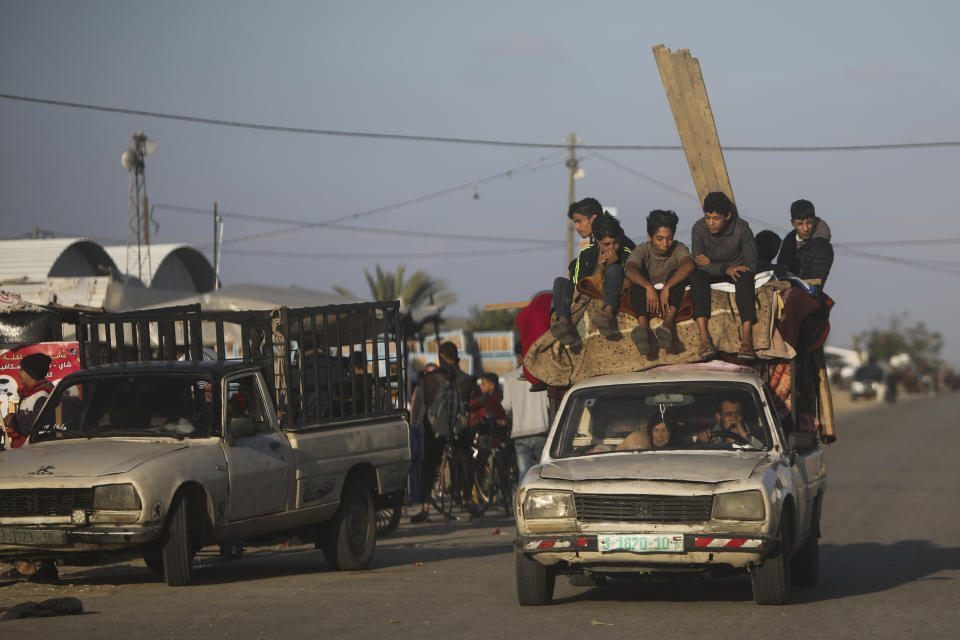 Palestinians flee the Israeli ground offensive in Khan Younis, Gaza Strip, Wednesday, Dec. 6, 2023. (AP Photo/Mohammed Dahman)