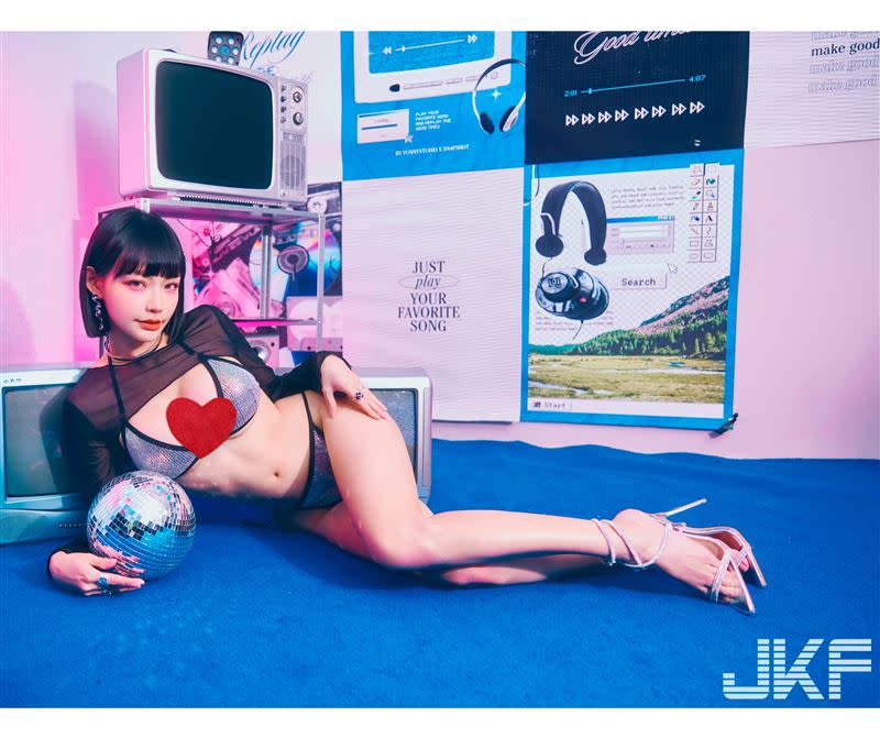 JKF4月號封面女星為辣模子涵（圖／JKF提供)