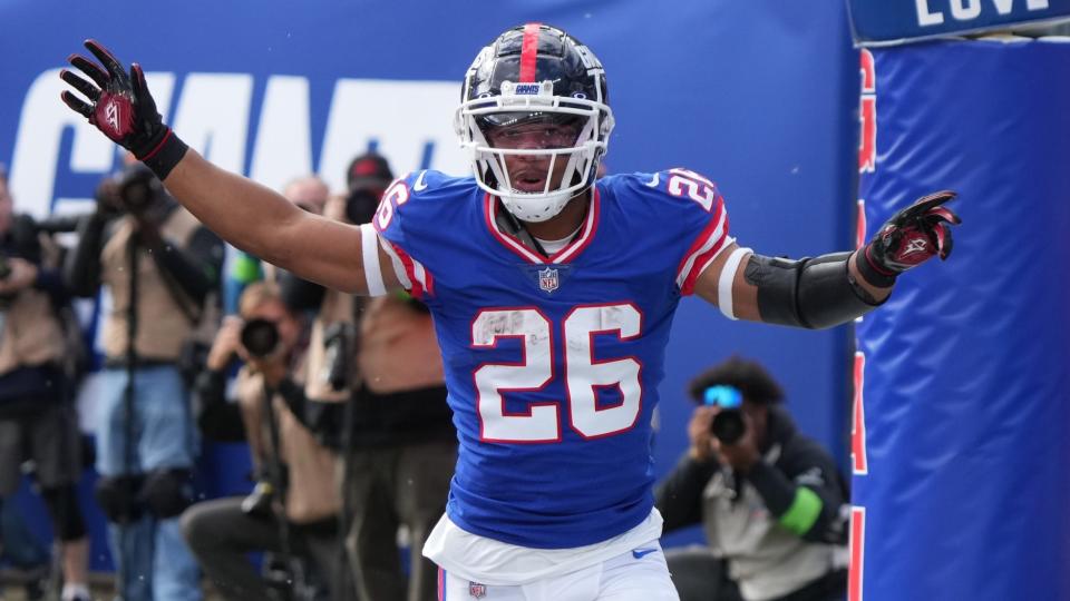 East Rutherford, NJ October 22, 2023 -- Saquon Barkley of the Giants scored a TD on a pass play in the first half. The NY Giants host the Washington Commanders at MetLife Stadium