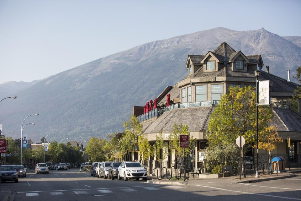 <cite class="credit"><em>Photo by Rocky Mountaineer</em> | Town of Jasper, Alberta</cite>