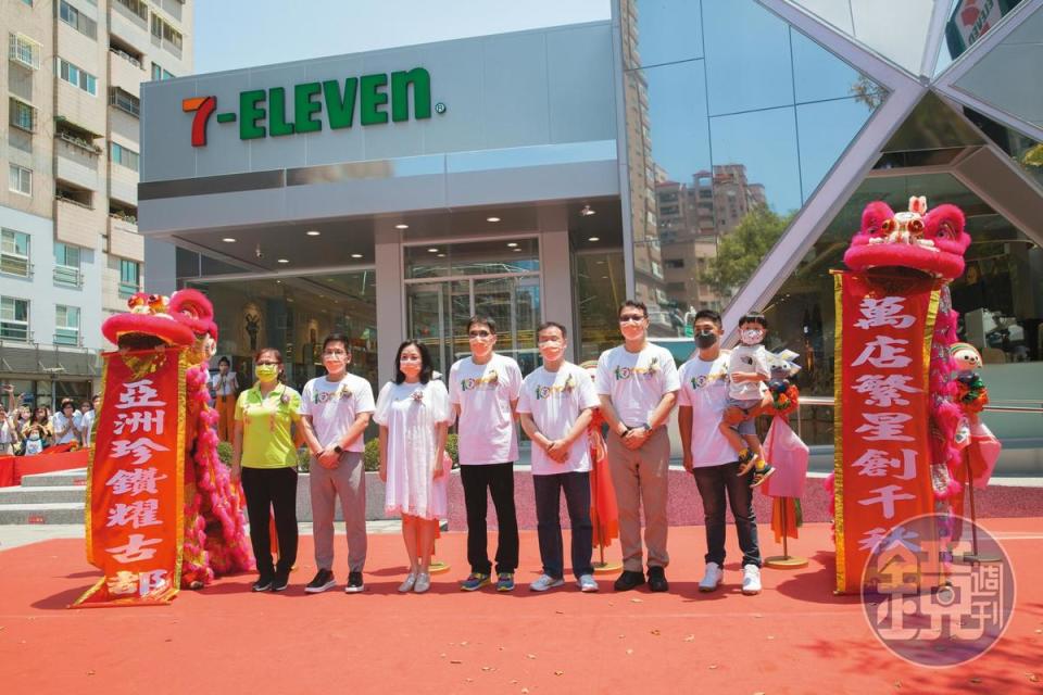 今年7月，統一集團在台南安平開出亞洲第一萬家7-ELEVEN。