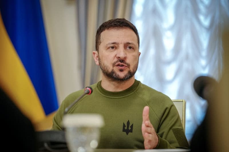 Ukrainian President Volodymyr Zelensky speaks during a press conference at the presidential palace. Kay Nietfeld/dpa