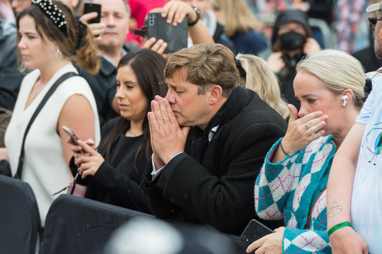 Members of the public pay their respect at the gates of Buckingham Palace on the first day of national mourning.