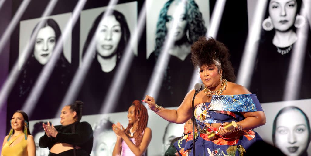 santa monica, california   december 06 2022 peoples choice awards    pictured honoree lizzo r accepts the peoples champion award on stage during the 2022 peoples choice awards held at the barker hangar on december 6, 2022 in santa monica, california     photo by chris polke entertainmentnbc via getty images