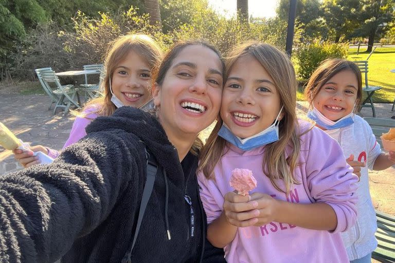 Cinthia Fernández junto a Charis, Bella y Francesca, frutos de su relación con Matías Defederico