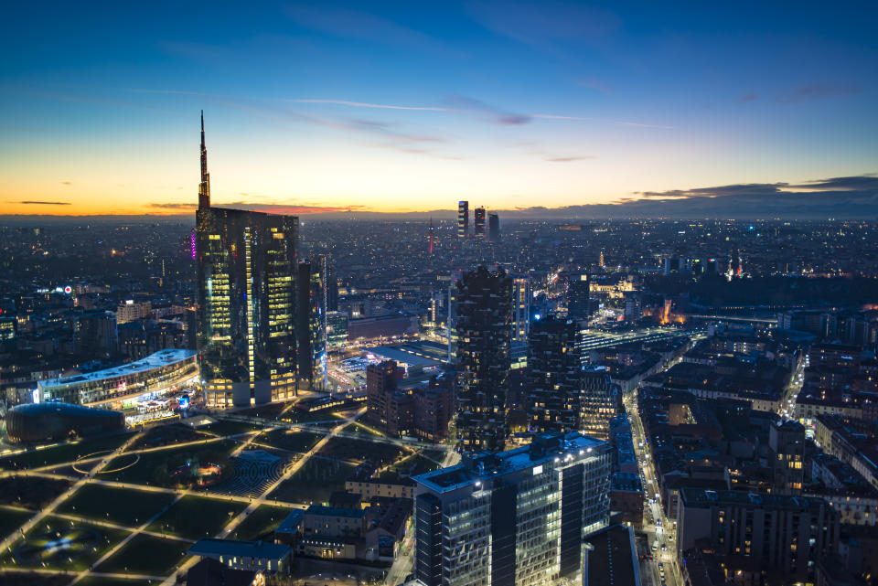 En otro de los principales centros urbanos de Europa, Milán, la tasa de esfuerzo para adquirir una vivienda es la misma que en Madrid. Se necesitan seis años de salario íntegro. (Foto: Getty Images).