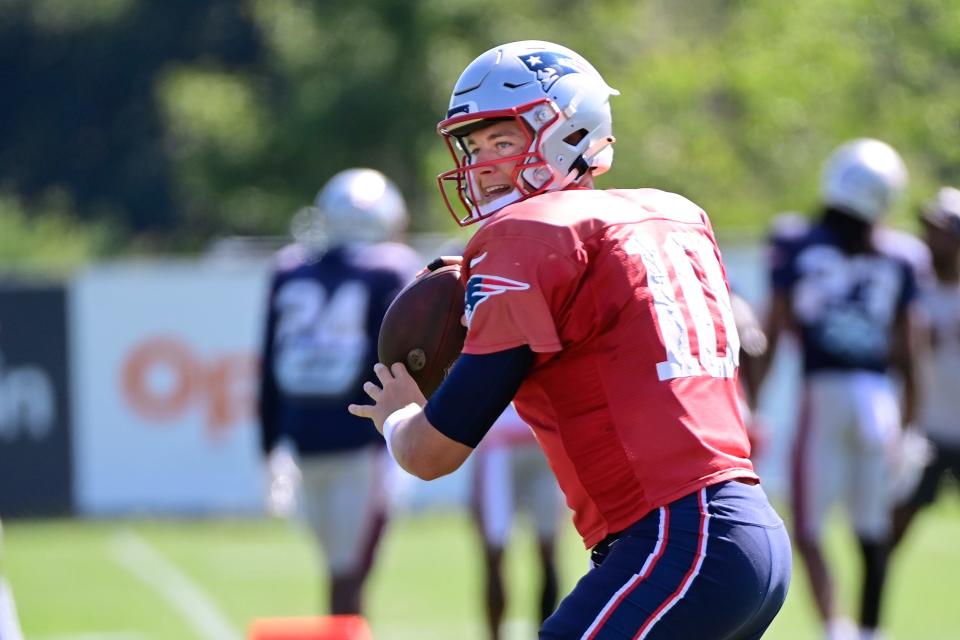 New England Patriots quarterback Mac Jones (10) throws a pass during training camp at Gillette Stadium.