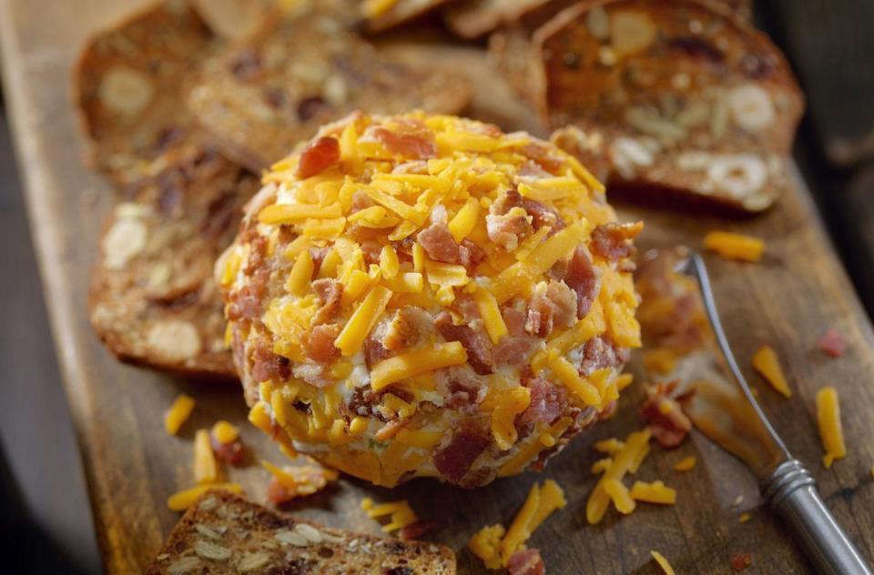 Cheddar Bacon Cheese Ball