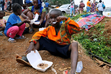 Victims of the mudslide are seen eating at the internally displaced persons camp in Regent, Sierra Leone August 19, 2017. Picture taken August 19, 2017. REUTERS/Afolabi Sotunde