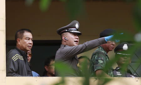 Thai Royal Police inspect the site where a suspect of the recent Bangkok blast was arrested, in Bangkok August 29, 2015. REUTERS/Chaiwat Subprasom