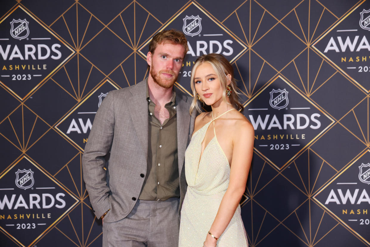 NASHVILLE, TENNESSEE - JUNE 26: Connor McDavid of the Edmonton Oilers and fiancé Lauren Kyle are seen on the Red Carpet before the 2023 NHL Awards at Bridgestone Arena on June 26, 2023 in Nashville, Tennessee. (Photo by Bruce Bennett/Getty Images)