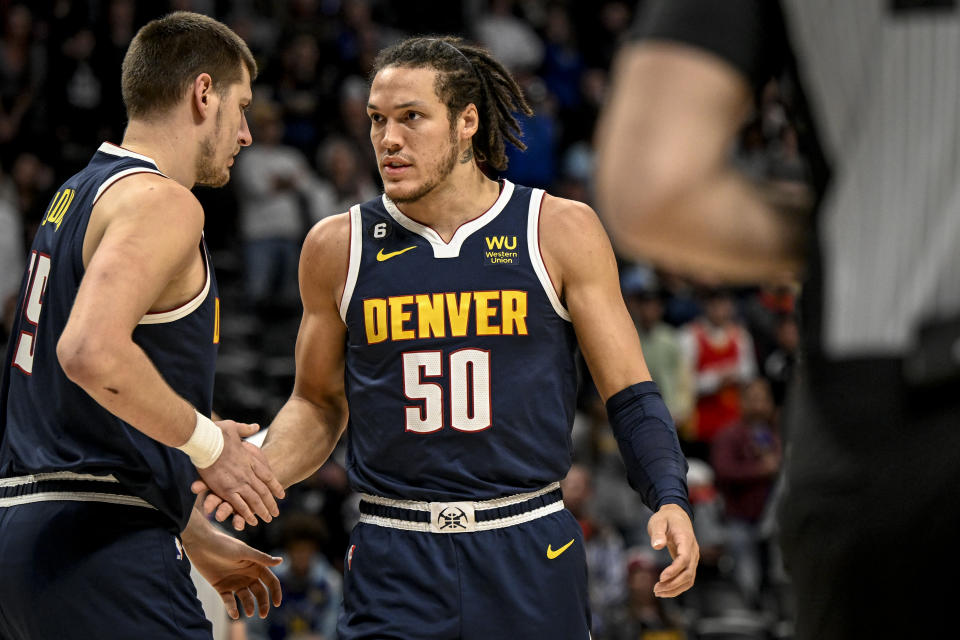 丹佛金塊前鋒Aaron Gordon（圖中）與當家中鋒Nikola Jokic。（Photo by AAron Ontiveroz/MediaNews Group/The Denver Post via Getty Images）