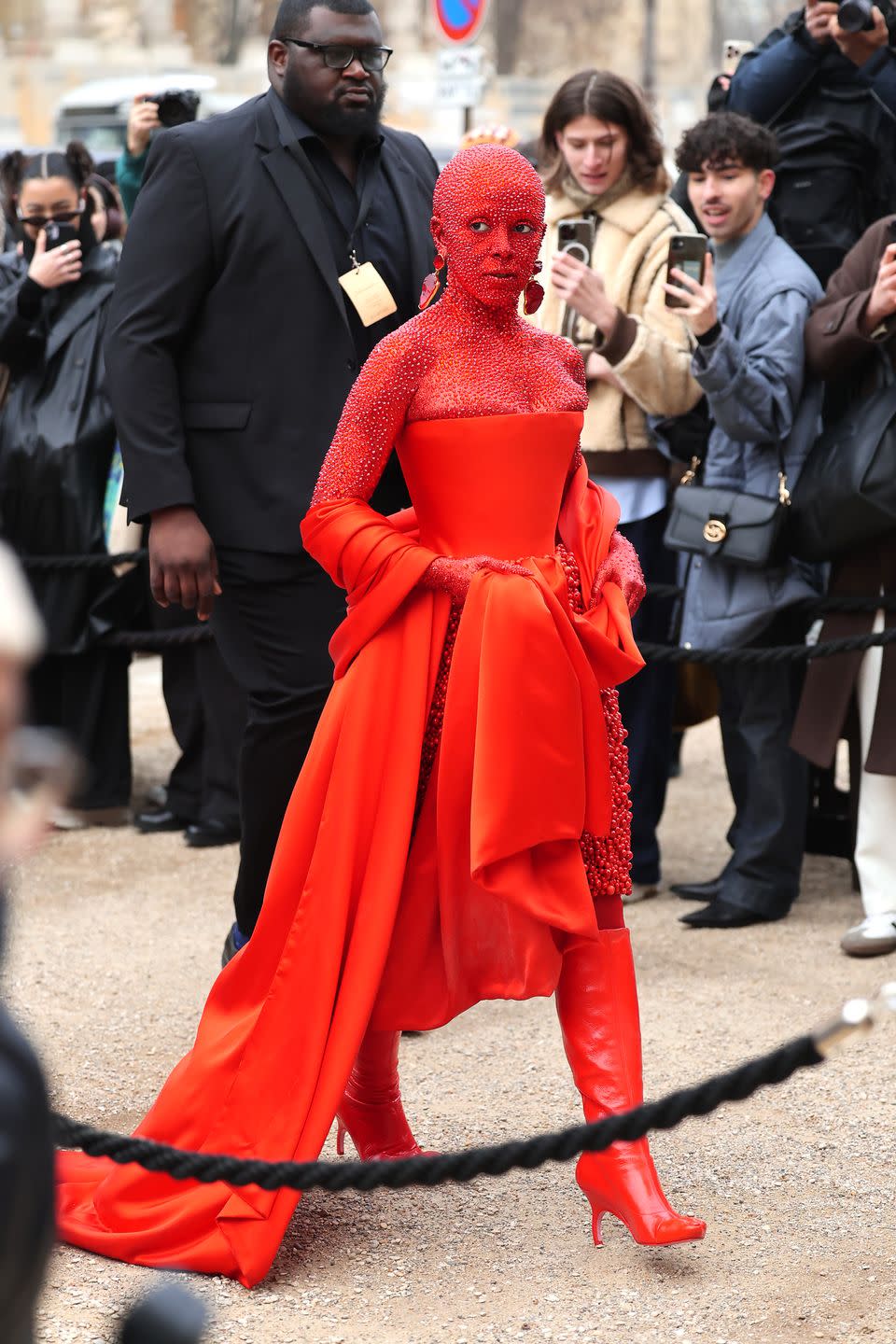 doja cat arriving at schiaparelli