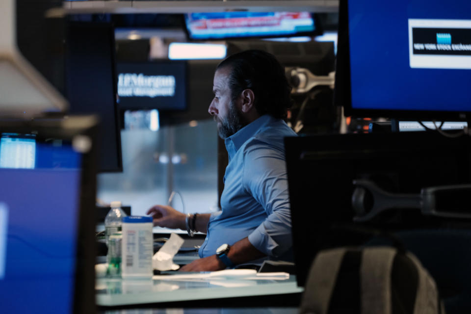 NEW YORK, NEW YORK - SEPTEMBER 30: Traders work on the floor of the New York Stock Exchange (NYSE) on September 30, 2021 in New York City. In afternoon trading the Dow was down over 250 points as investors continue to worry about inflation, wages and supply chain issues. (Photo by Spencer Platt/Getty Images)