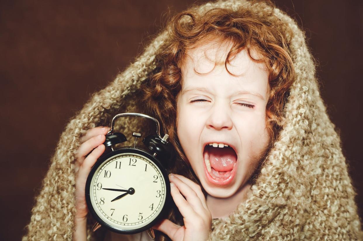 <a href="https://www.shutterstock.com/es/image-photo/curly-girl-yawn-holding-alarm-clock-186203135" rel="nofollow noopener" target="_blank" data-ylk="slk:Yuliya Evstratenko / Shutterstock;elm:context_link;itc:0;sec:content-canvas" class="link ">Yuliya Evstratenko / Shutterstock</a>