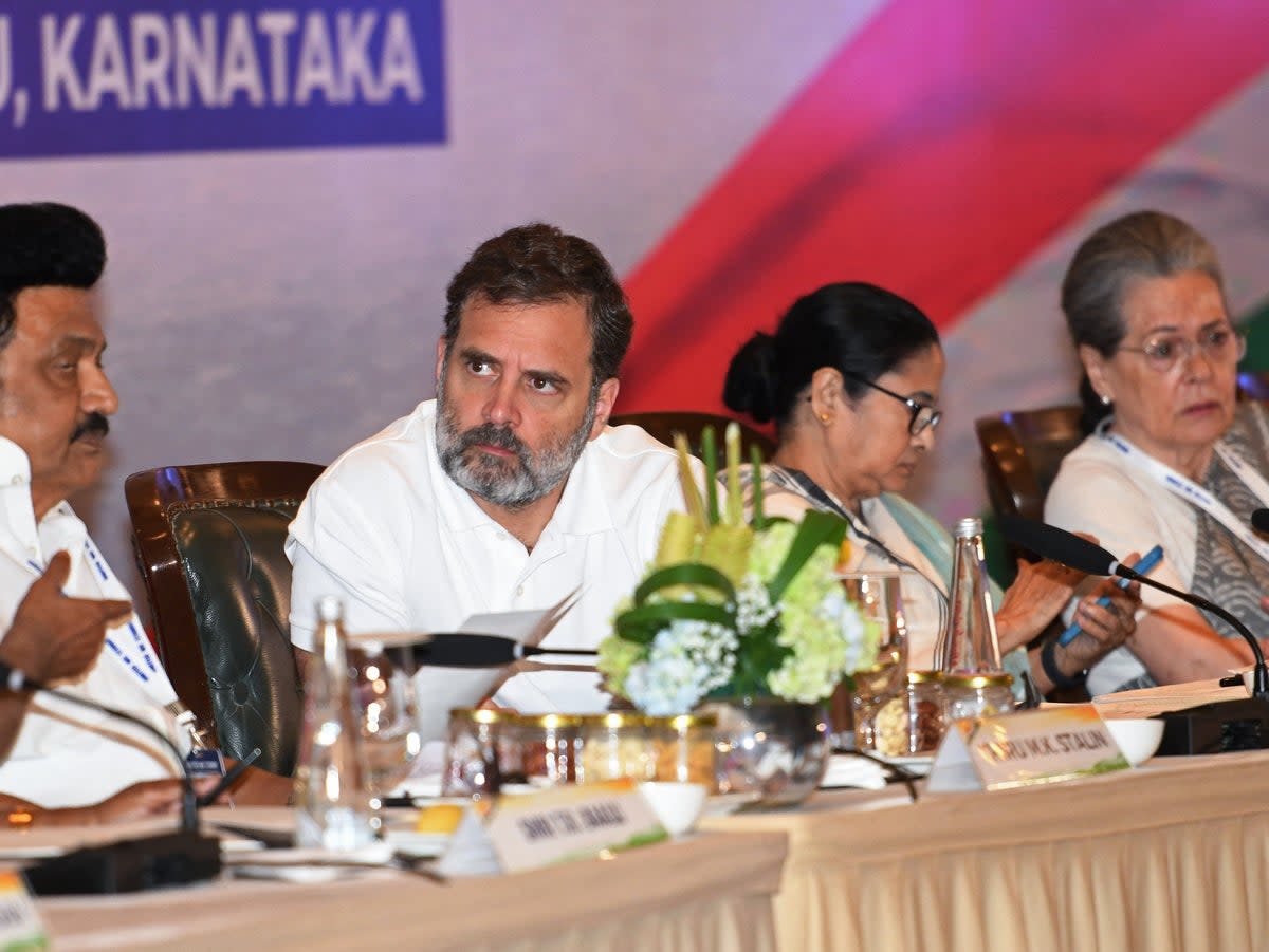 (2L-R) Chief Minister of Tamil Nadu MK Stalin, Congress party leader Rahul Gandhi, Chief Minister of West Bengal Mamata Banerjee and senior Congress Party leader Sonia Gandhi attend opposition parties meeting in Bengaluru on 18 July 2023 (AFP via Getty Images)