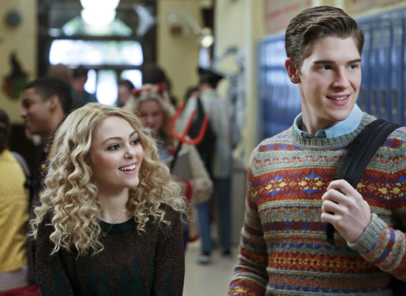 "Hush, Hush" -- AnnaSophia Robb as Carrie and Brendan Dooling as Walt