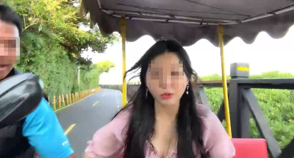 韓國百萬網紅到新北八里騎單車且直播，一名陳姓男子對她伸出鹹豬手。取自afreeca tv