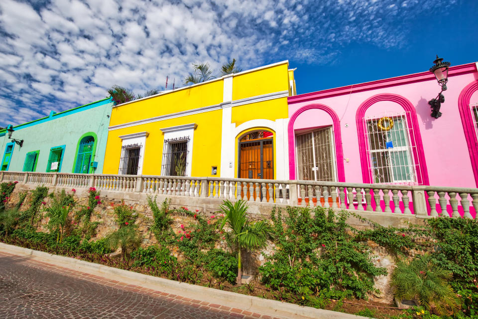 Mexico, Mazatlan, Colorful old city streets in historic city center