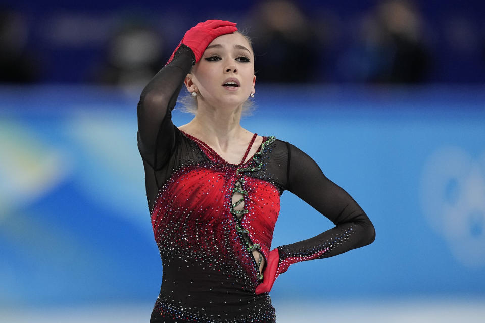ARCHIVO - Kamila Valieva durante el concurso libre de equipos de patinaje artístico en los Juegos Olímpicos de Invierno 2022, el lunes 7 de febrero de 2022, en Beijing. (AP Foto/David J. Phillip)