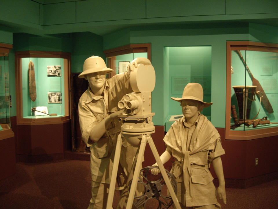 Sculpture of Kansas native and nature documentary pioneers Martin and Osa Johnson (courtesy Conrad Froehlich, Director Martin & Osa Johnson Safari Museum.)