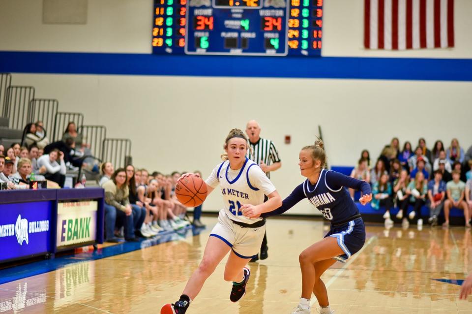 Van Meter's Finley Netten drives past a Panorama player on Friday, Jan. 13, 2023.