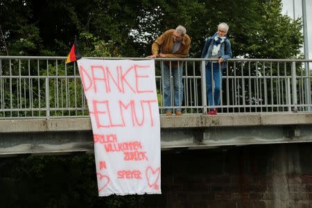 People read a banner with slogan "Thank you Helmut" on the bridge in Speyer, Germany, July 1, 2017. REUTERS/Wolfgang Rattay