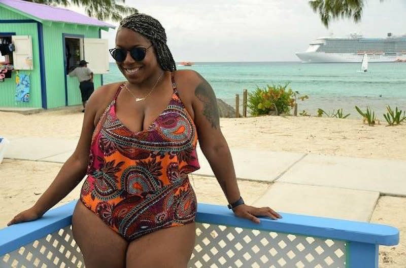 “I wore a bikini on vacation… Here’s how I really felt in it!” (Twitter/@gorgeousingrey)