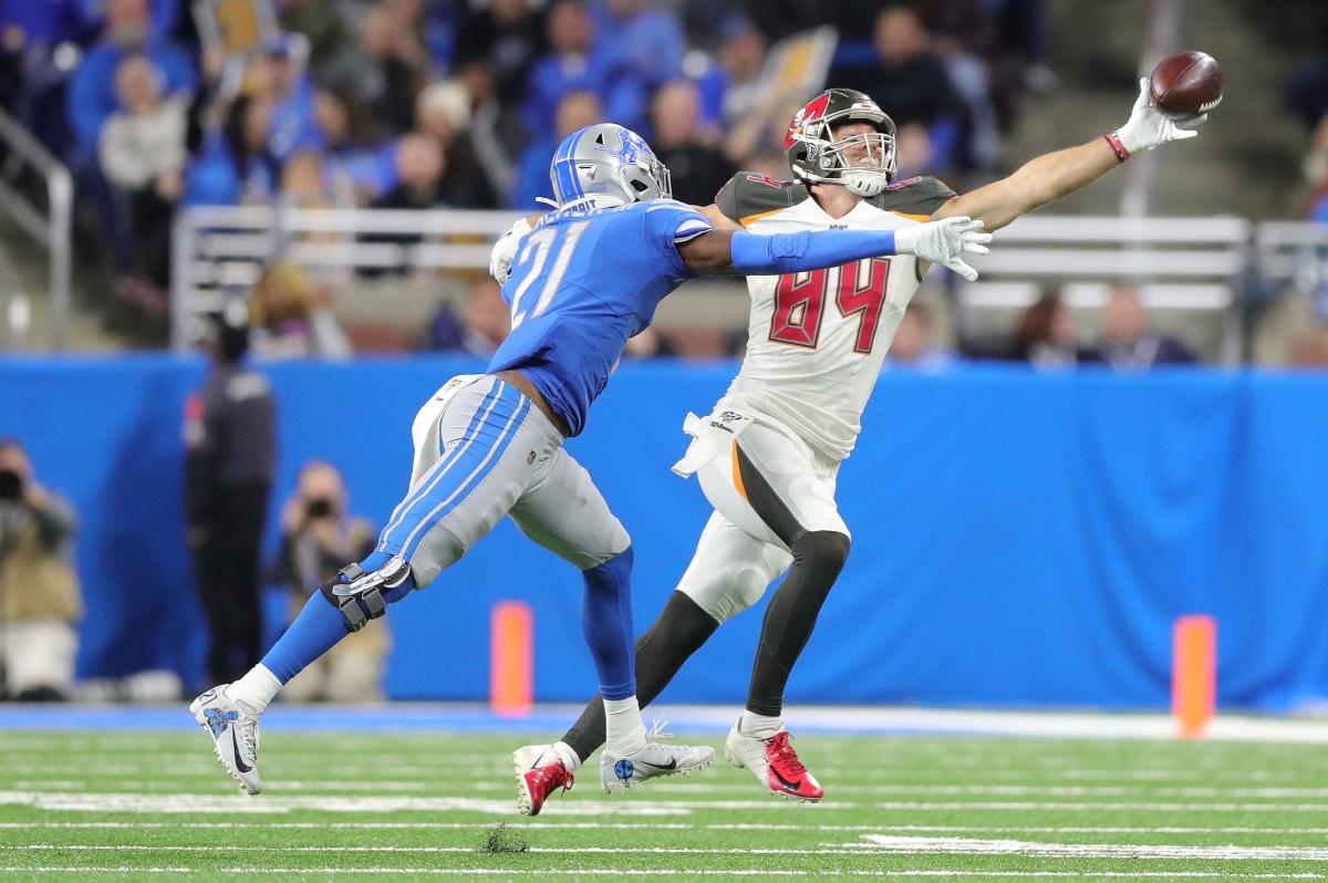 Detroit Lions predictions vs. Tampa Bay Buccaneers A 'hat and Tshirt