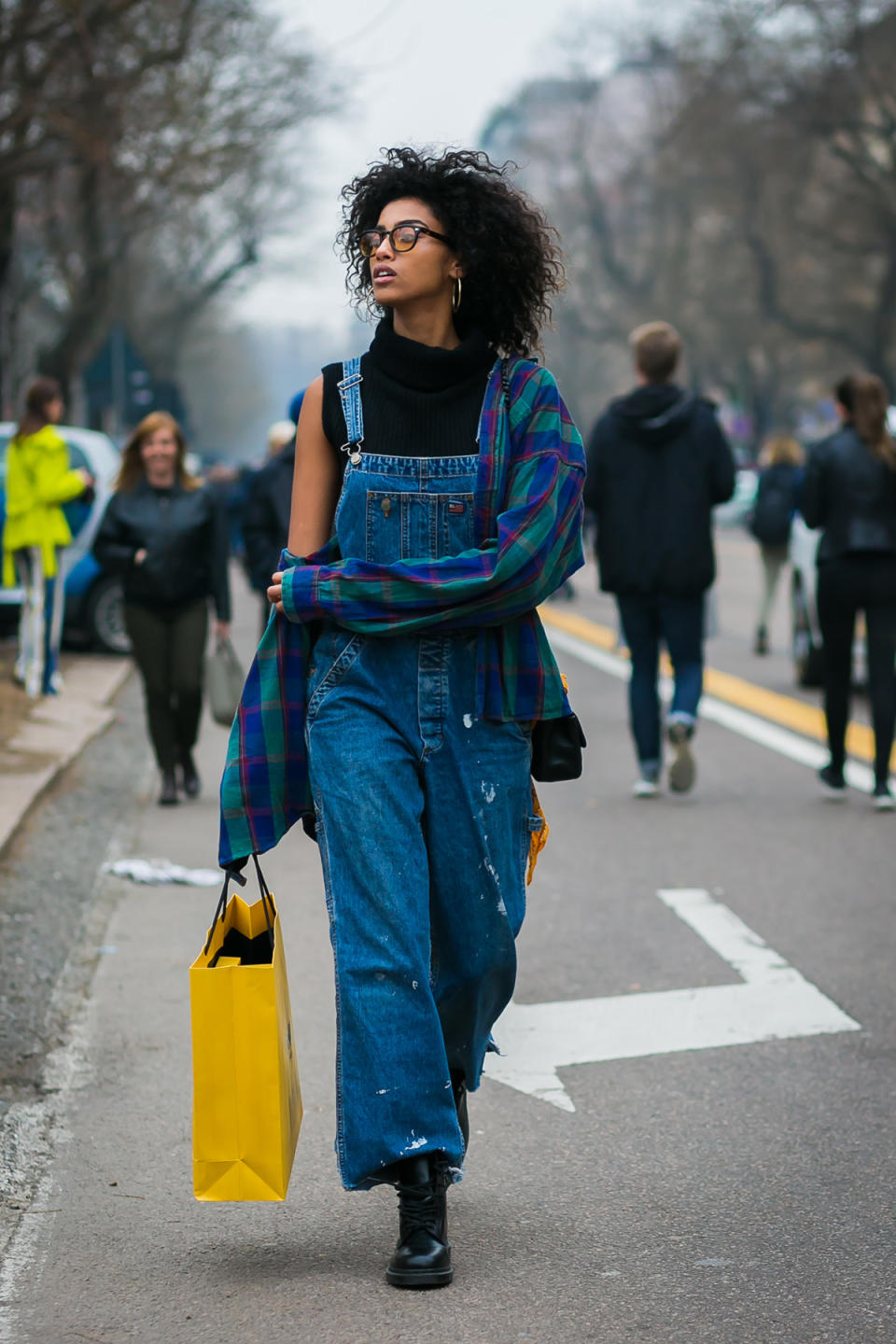 Imaan Hammam isn’t draped in expensive labels, but her look exudes style. This is model-off-duty goals.