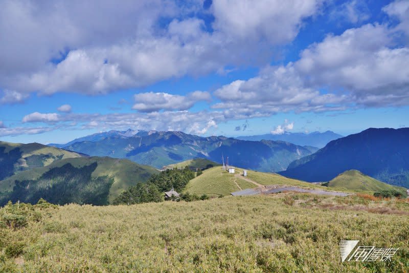 美麗的台灣山林景觀，圖為合歡山主峰。（盧逸峰攝）