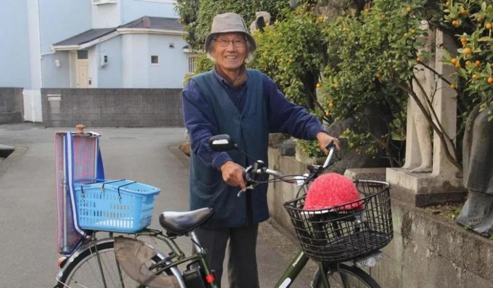 谷上滿夫愛上騎電動單車，今次騎單車從神戶前往東京探望兒子。(互聯網)