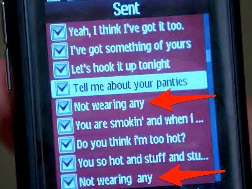 Santana and Puck exchange sexts.