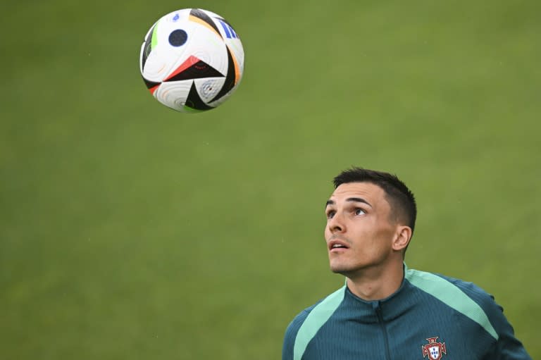 Joao Palhinha entrena en el centro de preparación de la selección de Portugal antes de la Eurocopa-2024. En Oeiras, cerca de Lisboa, el 7 de junio de 2024 (PATRICIA DE MELO MOREIRA)