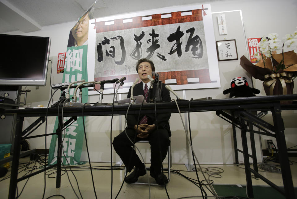 Japan's former Prime Minister Morihiro Hosokawa speaks following his defeat in the Tokyo gubernatorial election in Tokyo, Sunday, Feb. 9, 2014. Hosokawa was backed by former Prime Minister Junichiro Koizumi, who pushed for zero nuclear power. (AP Photo/Shizuo Kambayashi)