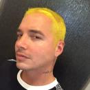 <p>J Balvin se pintó el pelo de amarillo, defendiendo el derecho de cada quien a ser como quiera ser/Getty Images/Instagram </p>