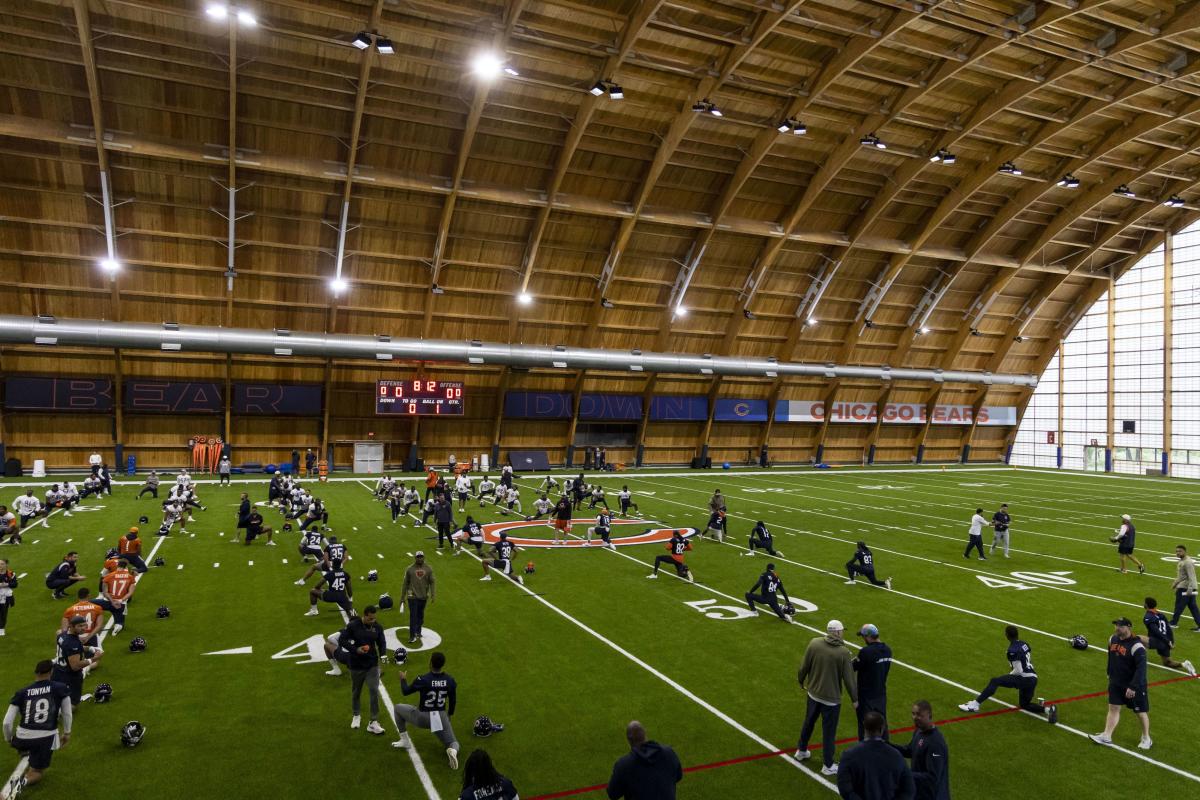 Chicago Bears move their 1st training camp practice indoors