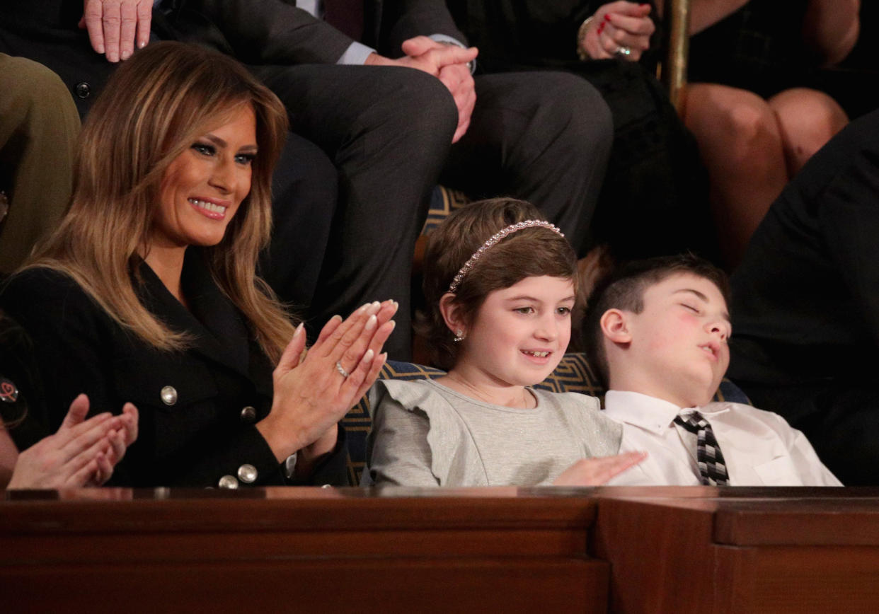 Melania Trump (l.) hatte mit ihrem Mann Donald den Sechstklässler Joshua Trump (r.) zur Rede zur Lage der Nation nach Washington eingeladen. (Bild: Alex Wong/Getty Images)