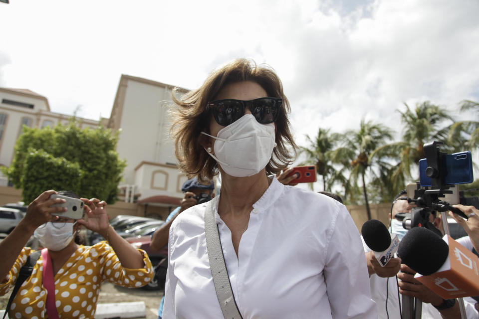 Cristiana Chamorro, exdirectora de la Fundación Violeta Barrios de Chamorro para la Reconciliación y la Democracia e hija de la expresidenta, llega al Ministerio Público donde fue convocada para explicar presuntas "inconsistencias" en informes financieros presentados al gobierno entre 2015 y 2019 en Managua, Nicaragua, el viernes 21 de mayo de 2021. Efectivos de la policía de Nicaragua ingresaron el jueves 2 de junio de 2021 a la casa de Chamorro con una orden de “allanamiento y detención” emitida por una jueza local. (AP Foto/Diana Ulloa)