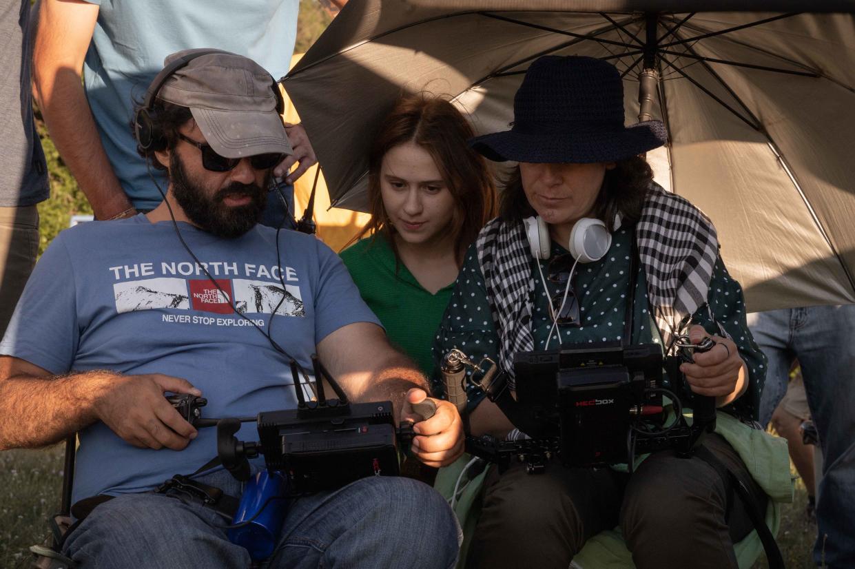 Maria Bakalova with directors Kristina Grozeva and Petar Valchanov on the set of ‘Triumph’ - Credit: photo: Boryana Simeonova