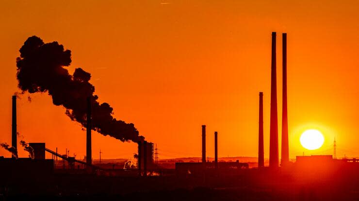 Aus Sicht der Industrie würde die Einführung eines CO2-Preises eine Klärung auf internationaler Ebene eine Verzerrung der Wettbewerbssituation bedeuten. Foto: dpa