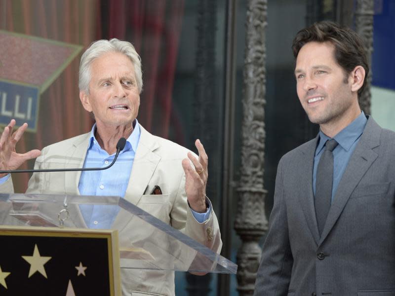 Michael Douglas (l.) iund Paul Rudd bei der Zeremonie in Hollywood. Foto: Michael Nelson