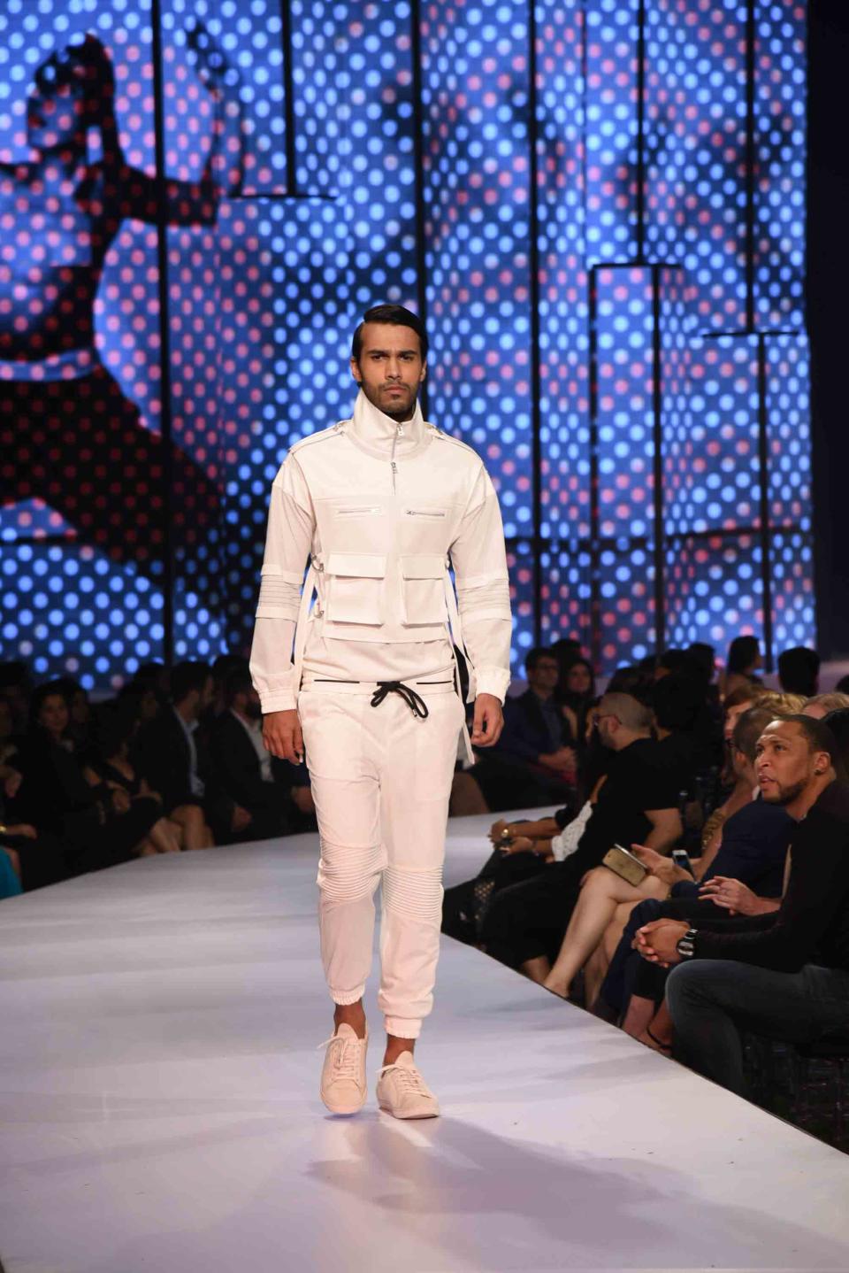 Bollywood meets fashion at 'Van Heusen and GQ Fashion Nights 2016' finale