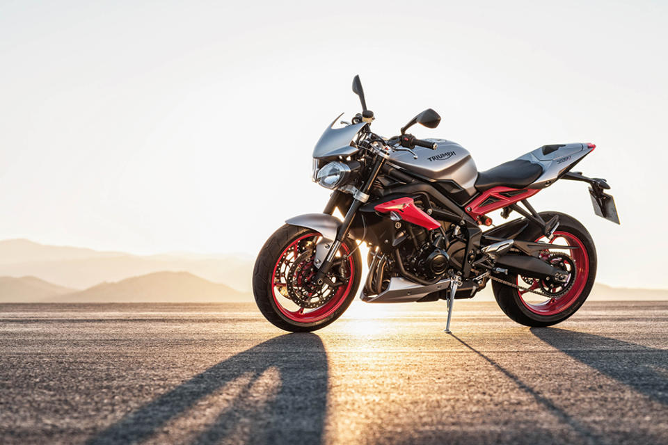 2015-Triumph-Street-Triple-RX-16