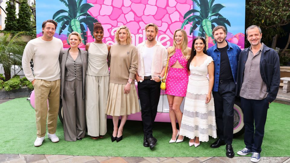 Cast members Kate McKinnon, Issa Rae, Ryan Gosling, Margot Robbie, America Ferrera, Michael Cera, director Greta Gerwig and producers pose for pictures during a photocall for "Barbie in June" - Mike Blake/Reuters