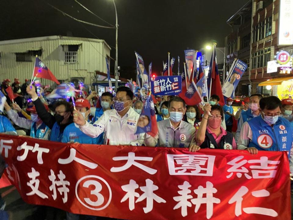 國民黨新竹市長候選人林耕仁二十五日晚上選前之夜舉辦「為新竹而走大遊行」。(記者曾芳蘭攝)