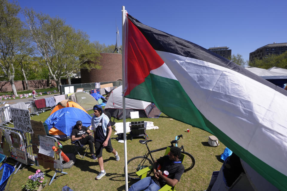 Campamento donde estudiantes del Instituto de Tecnología de Massachusetts (MIT) protestan contra la guerra en Gaza, el 7 de mayo de 2024, en Cambridge, Massachusetts. (Foto AP/Steven Senne)