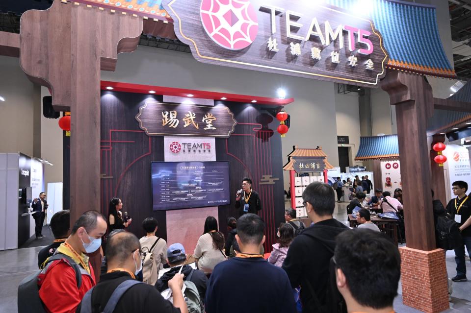 TeamT5 杜浦數位安全參與 2024 CYBERSEC 臺灣資安大會，規劃多場專家演講及解決方案展示，並有每日三場「暗網觀落陰」活動，帶領大家探索隱祕的暗網世界。圖/TeamT5提供