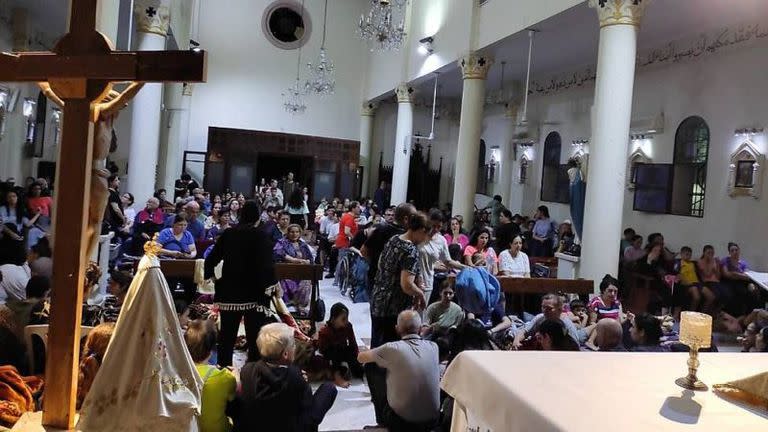 Cientos de personas se han acercado a la Parrroquia Sagrada Familia en Gaza en busca de refugio