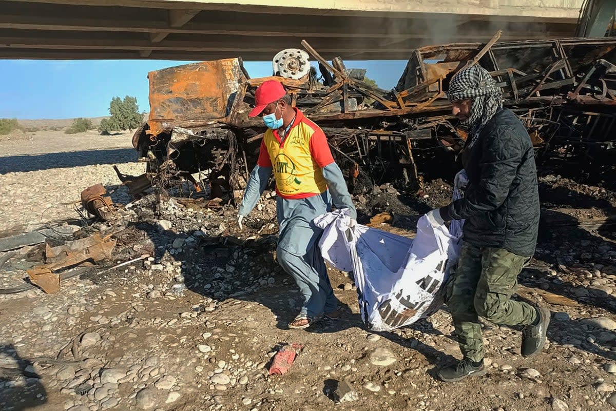 PAKISTÁN-ACCIDENTE DE AUTOBÚS (AP)